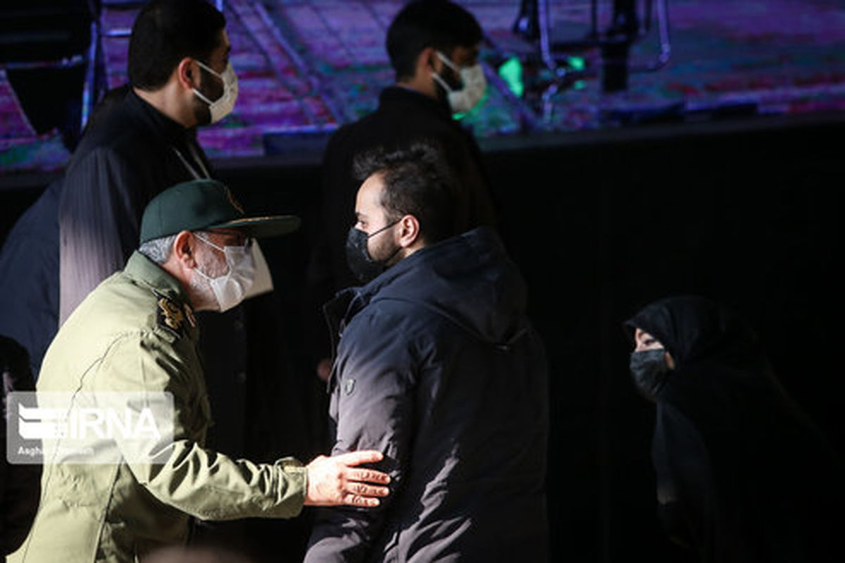 صحبت سردار قاآنی با فرزند شهید سپهبد سلیمانی +عکس