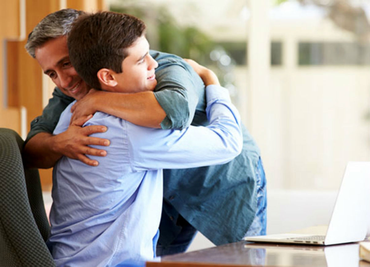 ۶ توصیه برای تربیت نوجوان مهربان