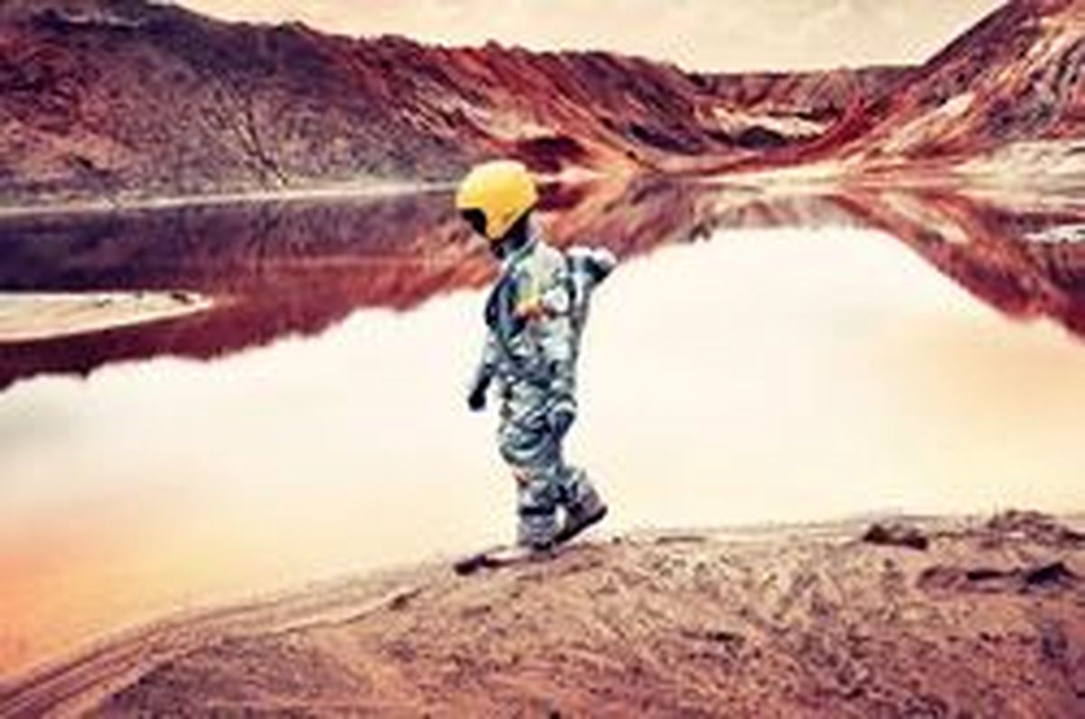 این دختر فضانورد به دنبال یک سیاره دور نیست! +عکس