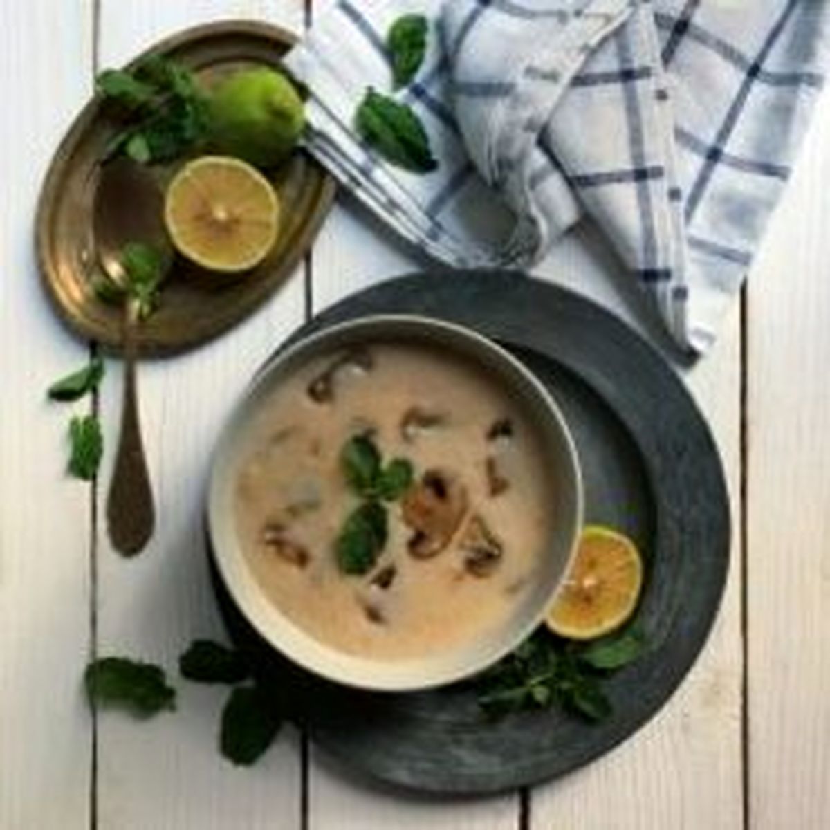 دستور پخت سوپ خامه به صورت مرحله‌ای