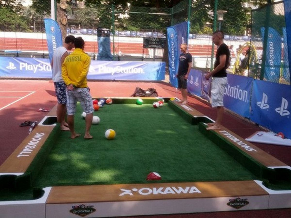 فوتبال به سبک بیلیارد/تصاویر