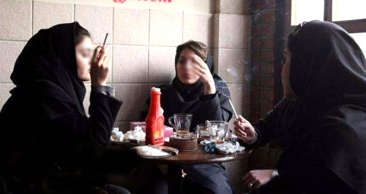 سیگار کشیدن برای دختران هم عادی شد!/ زنانی که تبدیل به یک سیگاری «قهار» شده‌اند/ چرا قبح سیگار کشیدن در ملاعام ریخته است؟