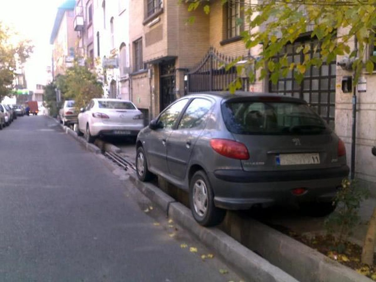 عکس/ابتكار جالب برای پارک ماشين!
