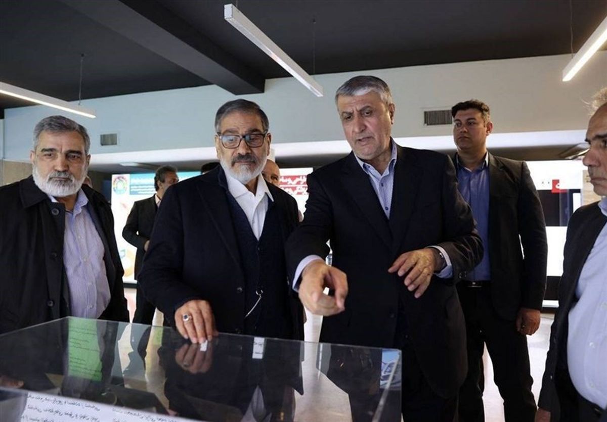 شمخانی: با همه توان از برنامه هستهای دفاع میکنیم