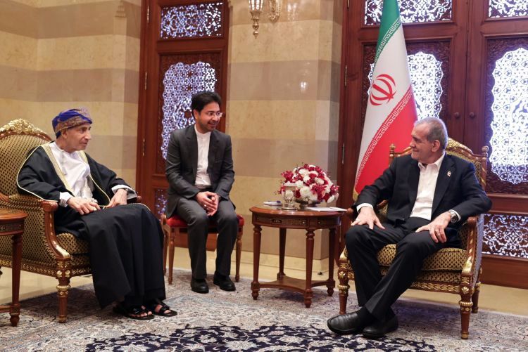 تصاویر دیدار معاون نخست‌وزیر عمان با پزشکیان 