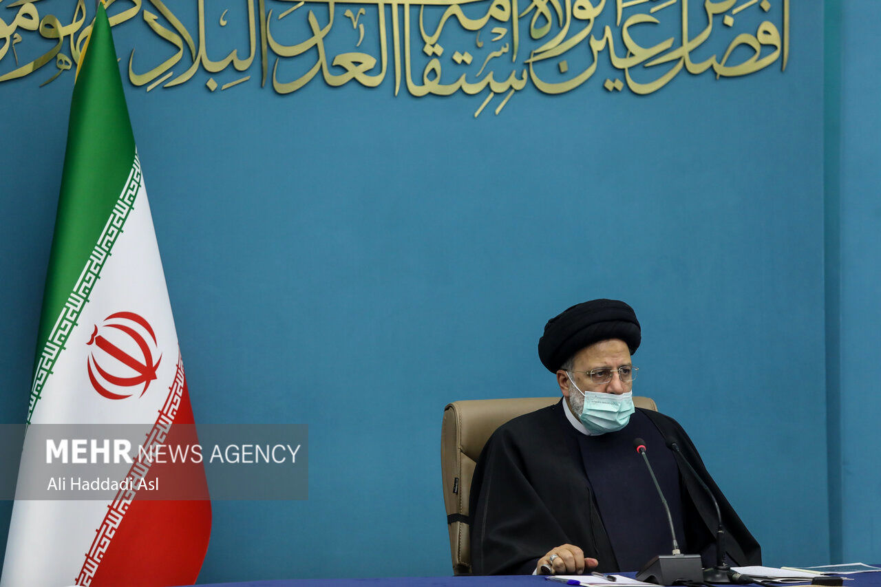 رئیس جمهور: در این سال‌ها بسیاری از اقلام سفره مردم را دلاریزه کرده‌اند