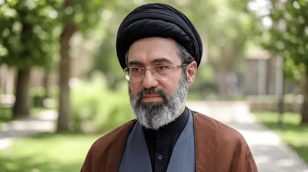 رهبر انقلاب: هم‌افزایی با دولت، نوسازی و حل مسائل اقتصادی کشور از اولویت‌های نمایندگان مجلس است