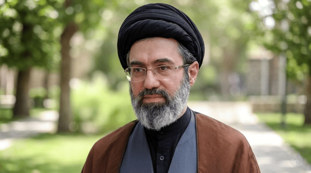 رهبر انقلاب: هم‌افزایی با دولت، نوسازی و حل مسائل اقتصادی کشور از اولویت‌های نمایندگان مجلس است