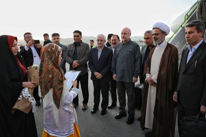رئیس مجلس امامزاده سید عباس(ع) بجنورد را زیارت کرد/قالیباف در دومین کنگره ملی بزرگداشت ۳ هزار شهید استان خراسان شمالی: از روز پنجم جنگ همه برای آتشبس وساطت میکردند