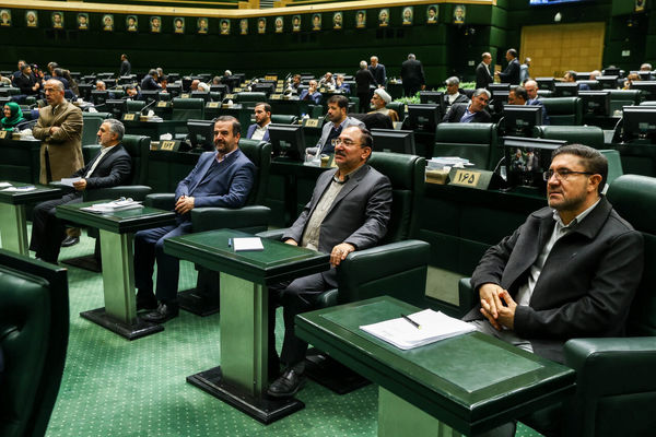 اختصاص ۲.۵ میلیارد دلار برای ارائه کالابرگ به شیوه جدید در ۳ ماهه پایان سال/ایجاد کمیته ۵ نفره و مصوبه ۱۷ بندی دولت برای بهبود معیشت مردم و شرایط اقتصادی