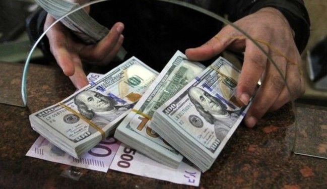 جهش ۳۲۵۰ تومانی قیمت دلار در یک روز | دلار در آستانه ۱۳۰ هزار تومان
