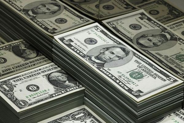 سقوط ناگهانی قیمت دلار و یورو امروز ۱۲ آبان | معامله‌گران شوکه شدند