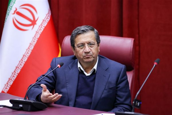 همتی: اولویت اصلی سیاست‌گذار پولی، مهار تورم است