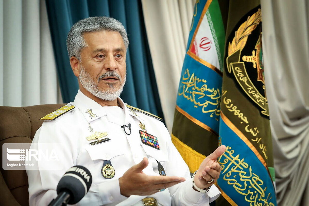 دریادار سیاری: حضور میلیونی مردم در چنین مراسمی در دنیا بی‌نظیر است