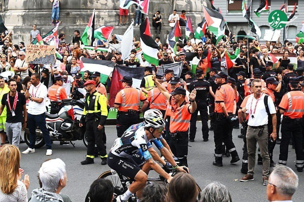 دوچرخهسواران اسرائیلی مجبور به حذف ستاره داوود از لباسشان شدند