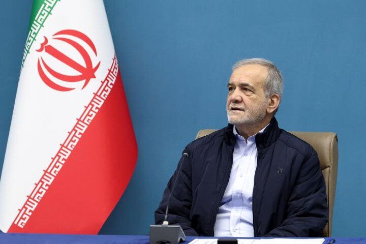 ادای احترام پزشکیان به شهدای گمنام در لرستان