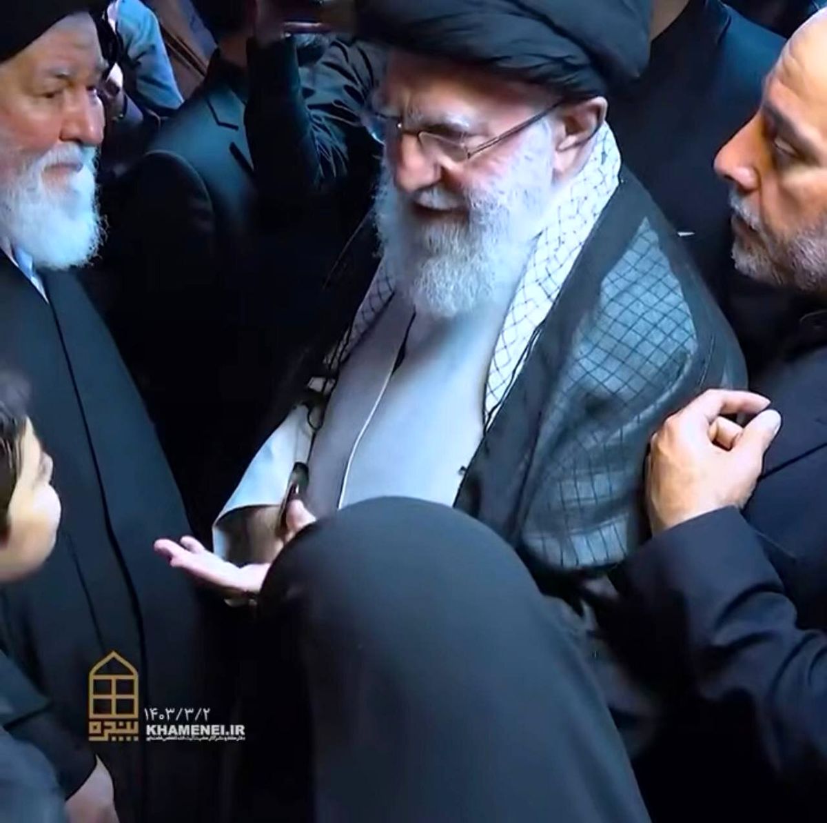 دیدار خانواده رئیسی با رهبر شهید انقلاب + عکس