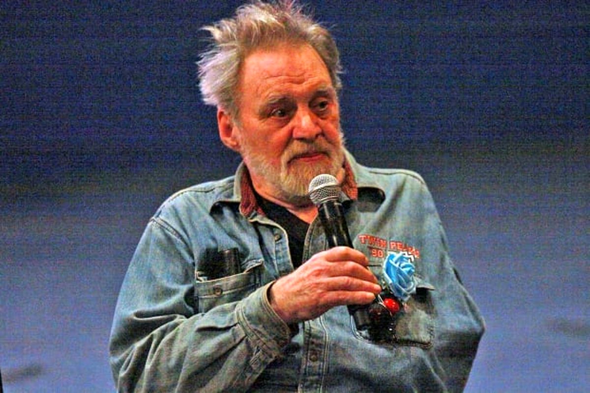 بازیگری که دست خود را قطع کرد درگذشت