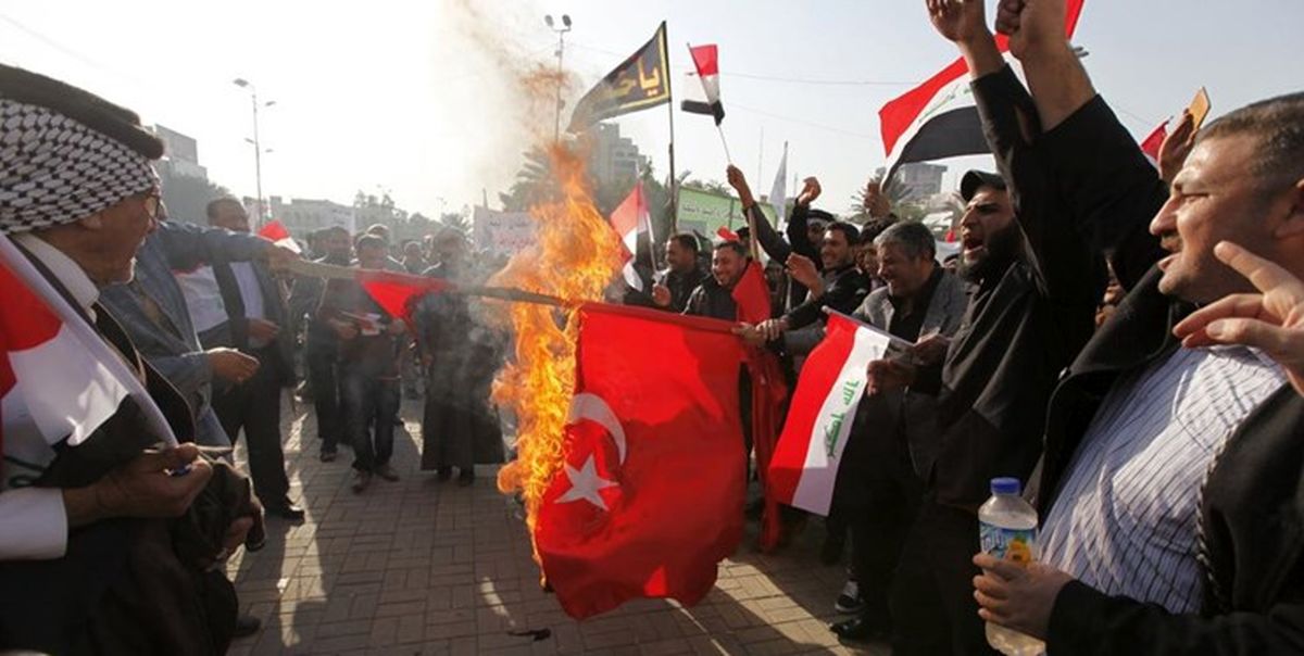 پایین کشیدن پرچم ترکیه از سفارت این کشور در بغداد +فیلم