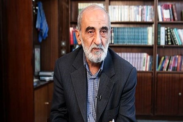 شریعتمداری: بحرین را به ایران ملحق کنید