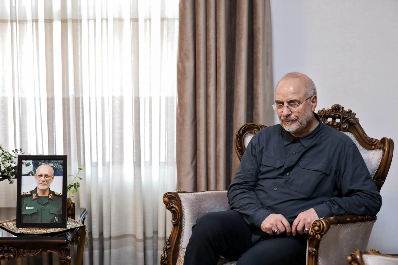 تصاویر: حضور قالیباف در منزل سرلشکر شهید غلامرضا محرابی