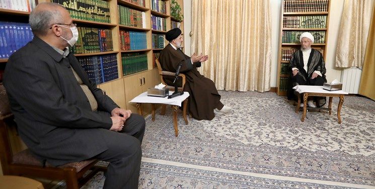 دیدار رئیسی با آیت الله مکارم شیرازی/ از بانک مرکزی استقراض نمی‌کنیم