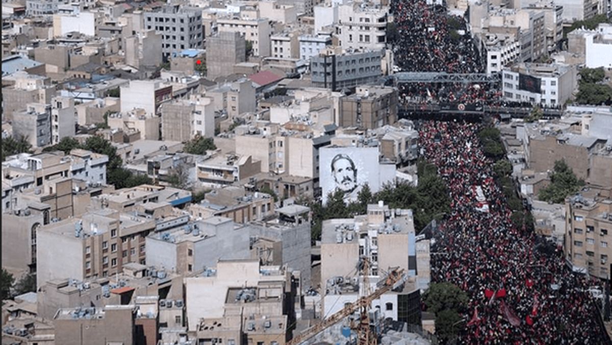 نگاه فایننشال‌تایمز به  عزاداری ایرانی ها در مراسم تشییع  رهبر شهید 