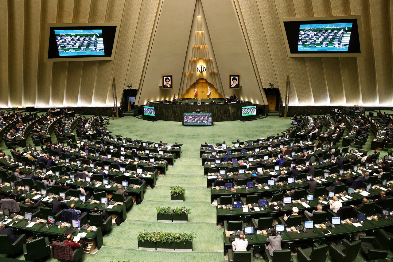 واکنش نمایندگان به موضوع قطع شدن بیمه تکمیلی بازنشستگان  