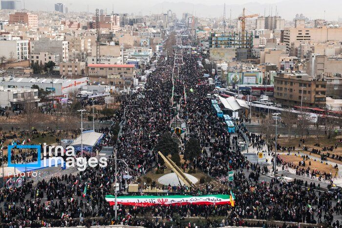 حضور نوعروسان مشهدی در جشن پیروزی انقلاب +فیلم
