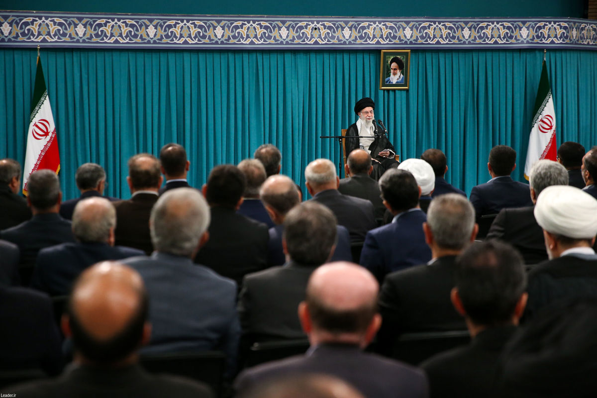 یادداشتی از علی مهدیان درباره دیدار رهبری با نمایندگان مجلس دوازدهم؛ قهرمان هایتان تذکر گرفتند