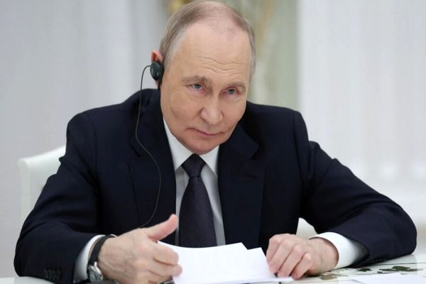 کنایه پوتین به رئیس‌جمهور اوکراین: هنرمند با استعدادی است