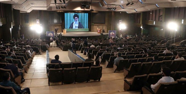  شیوه مواجهه رهبر انقلاب با انتقادات تند یک دانشجو +فیلم