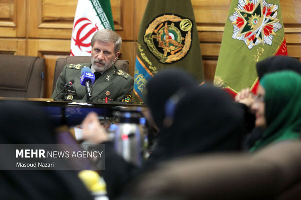 تصاویر: دیدار فرمانده کل ارتش با اعضای فراکسیون زنان مجلس