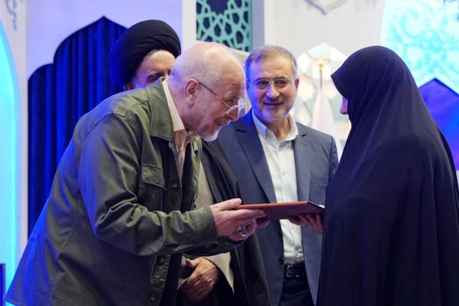 تصاویر: اجلاسیه ملی شهدای غریب اسارت با حضور قالیباف 