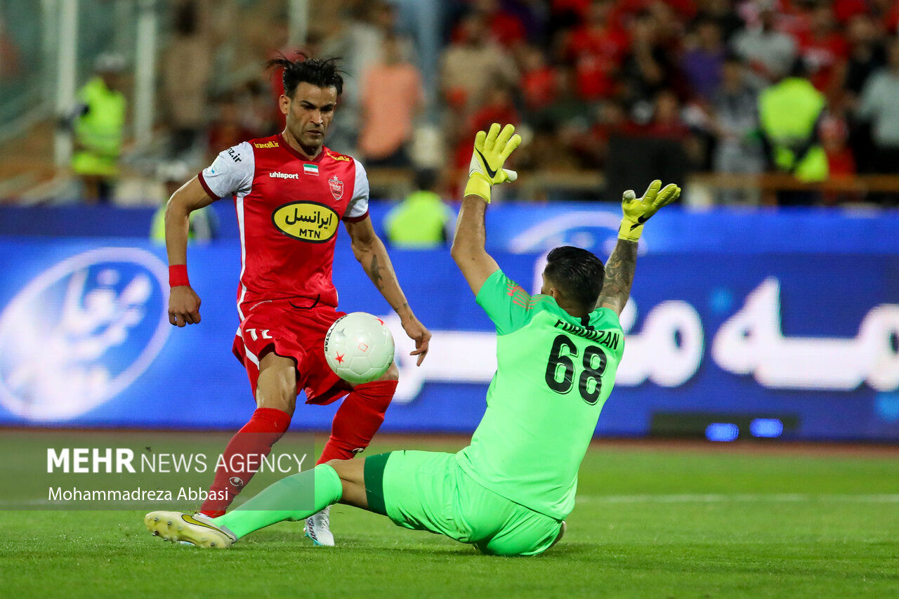 حضور بانوان هوادار در بازی گل‌گهر و فولاد