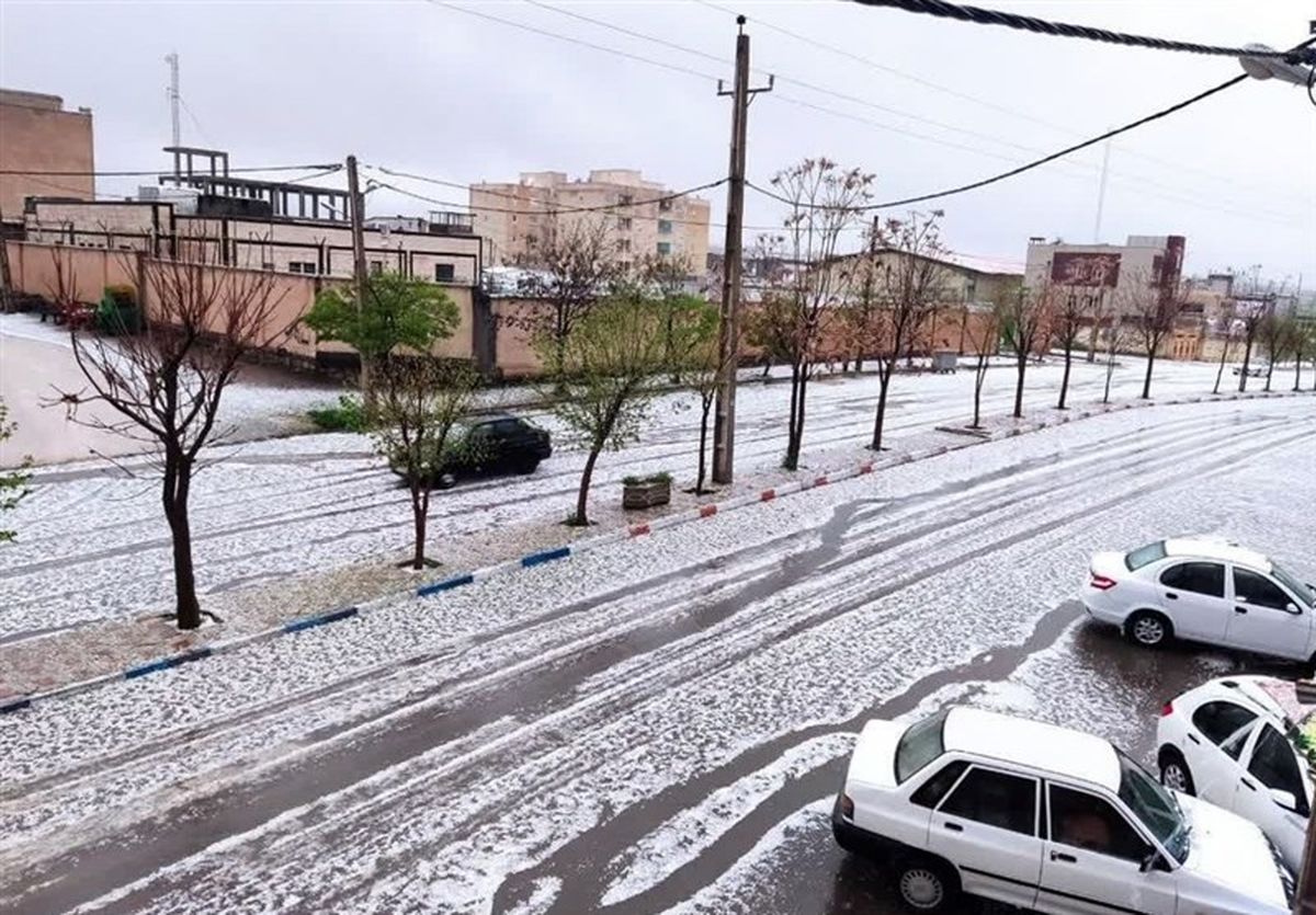 بارش تگرگ اردبیل را سفیدپوش کرد