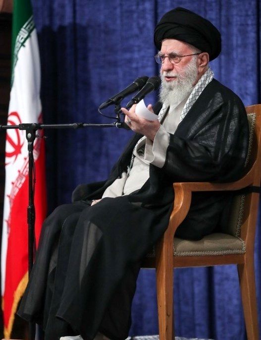 سپر پولادین اتحاد مردم و مسئولان و نیروهای مسلح نباید خدشه دار شود / باید از رئیس جمهور پرکار و پرتلاش حمایت شود/ ملت ایران در برابر خواسته اهانت آمیز آمریکا برای گوش به فرمانی، با  قدرت می ایستد