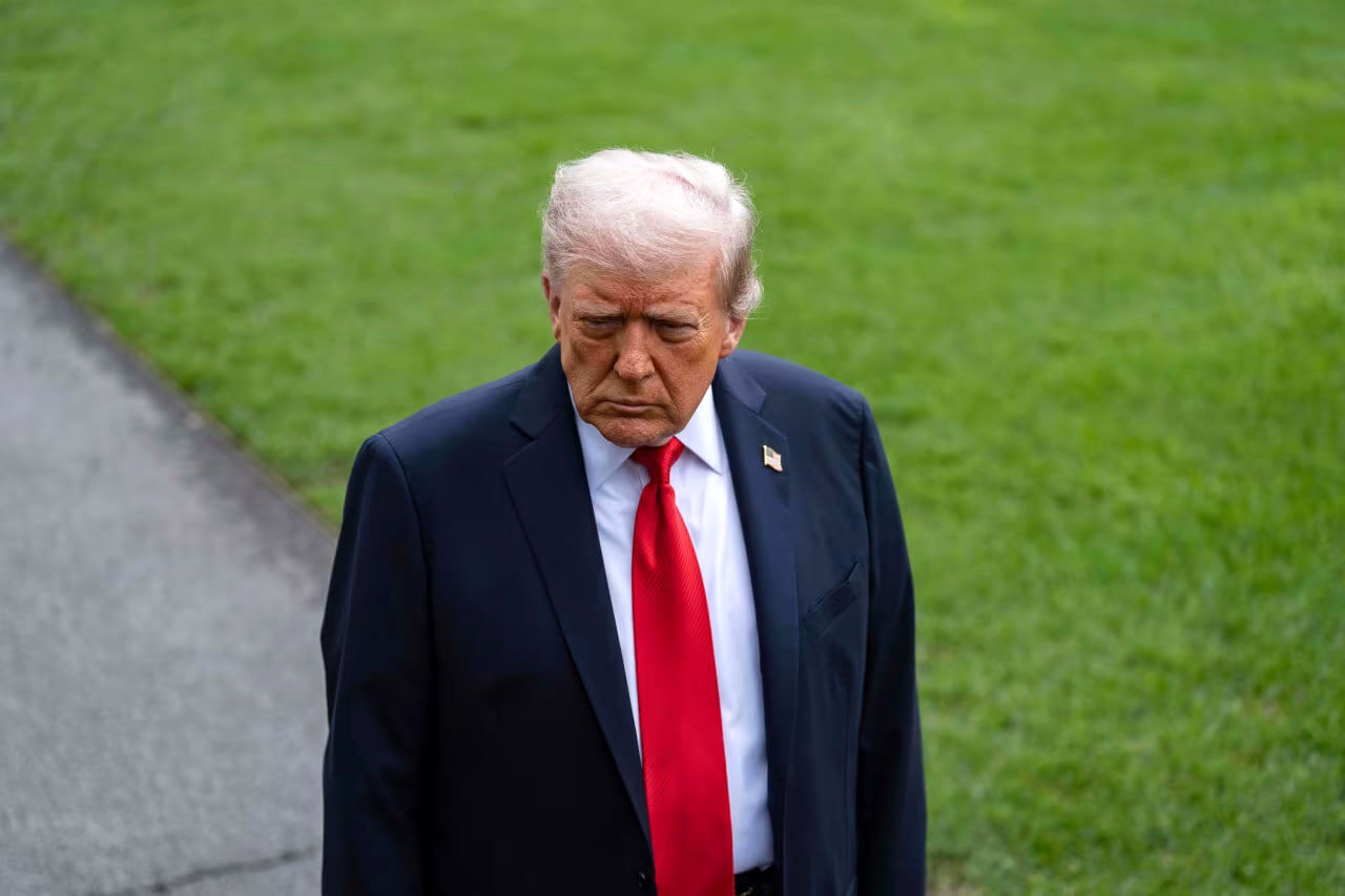 خطر تصادف هواپیمای ترامپ به دلیل حواس‌پرتی خلبان؟! +فیلم