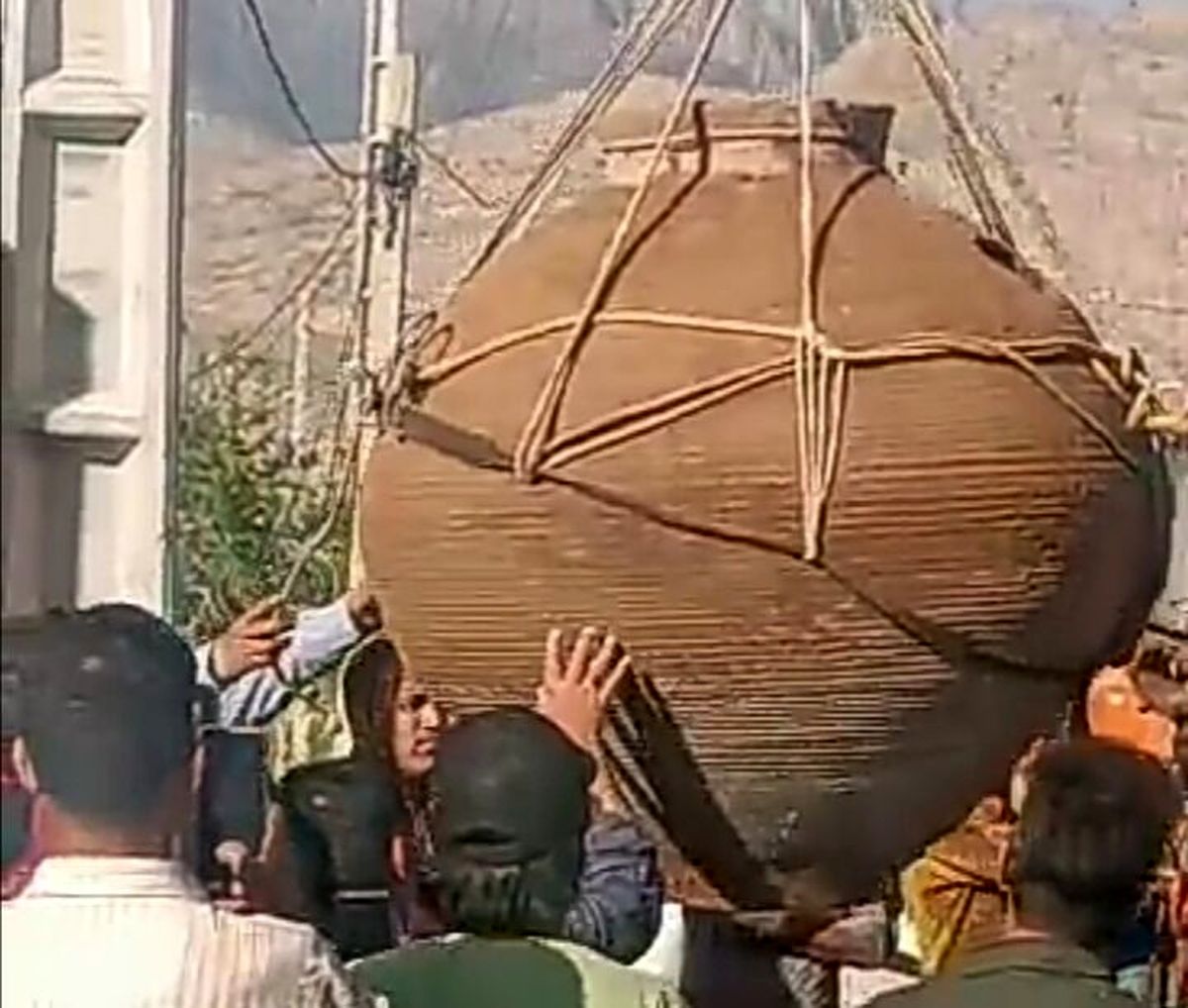 خمره ساسانی کشف شده در ارسنجان به تخت جمشید منتقل شد