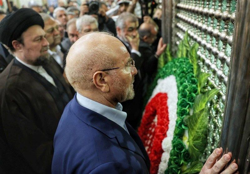 قالیباف و نمایندگان با آرمان‌های انقلاب تجدید میثاق کردند