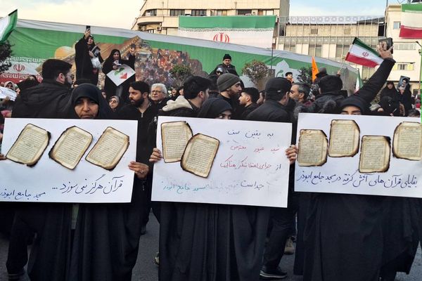 بقایای قرآن آتش گرفته در مسجد جامع ابوذر