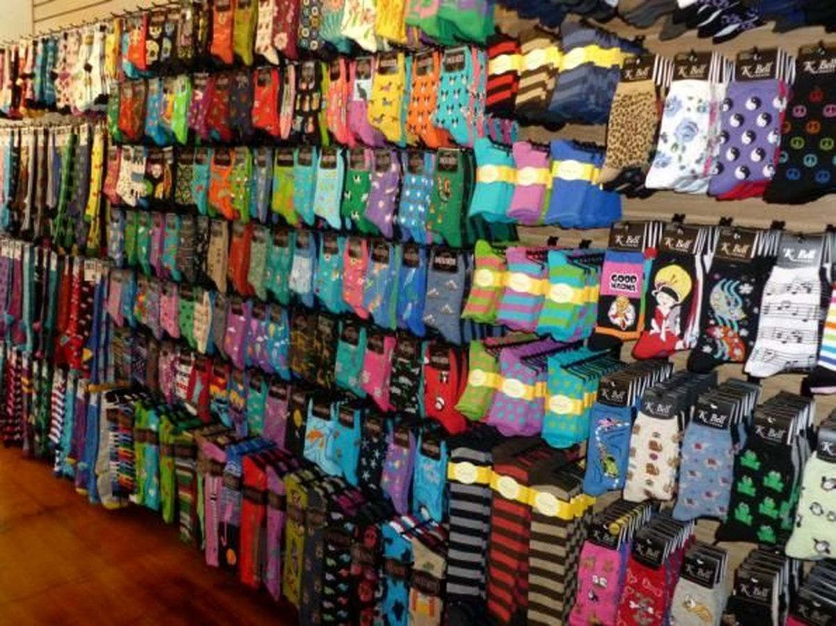 جوراب هم لاکچری شد/جوراب هایی هم قیمت حقوق یک هفته کارگران! +تصاویر