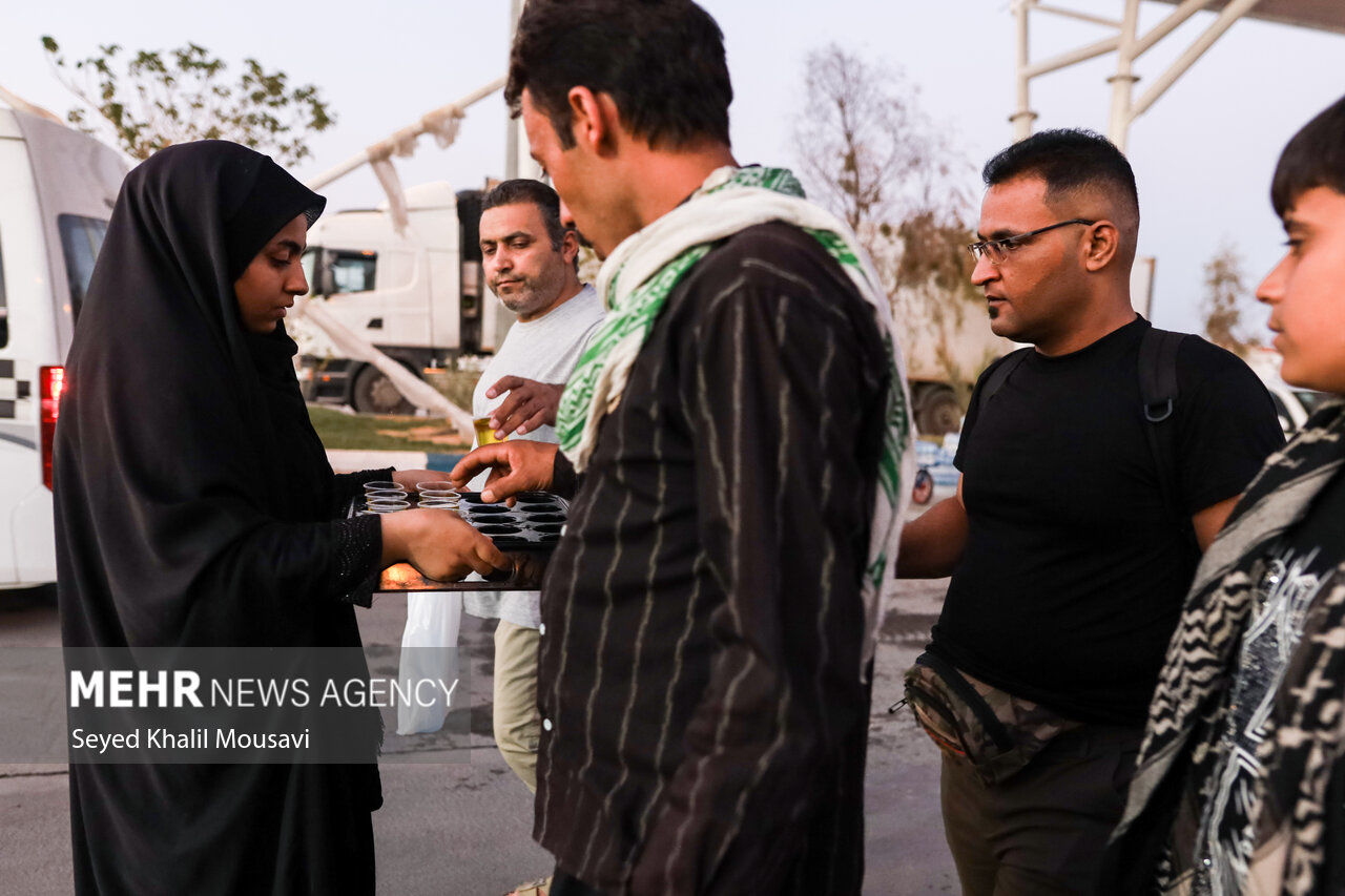 خروج زائران اربعین بدون معطلی از «گیتهای پایانه مرزی خسروی»