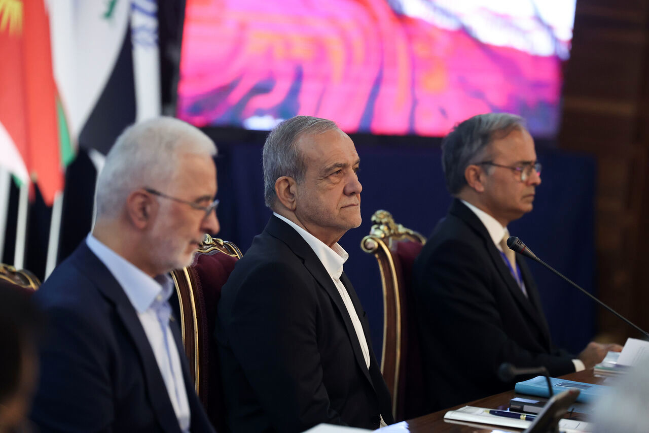 پزشکیان: اکو وارث چند دهه تلاش اعضا برای همگرایی اقتصادی است/  بزرگترین اشغال قرن و نسلکشی در غزه اتفاق افتاده