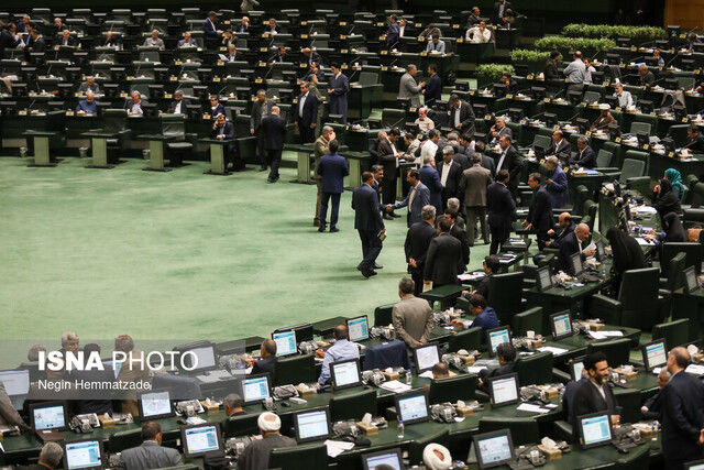 حداقل حقوق شاغلان در سال آینده ۲۰ درصد افزایش یافت