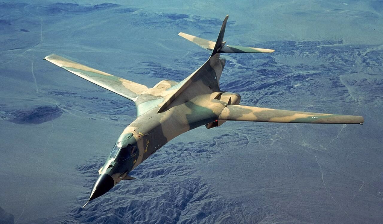 پرواز دو بمب افکن آمریکا در نزدیکی ونزوئلا/جنگ بزرگ در راه است؟