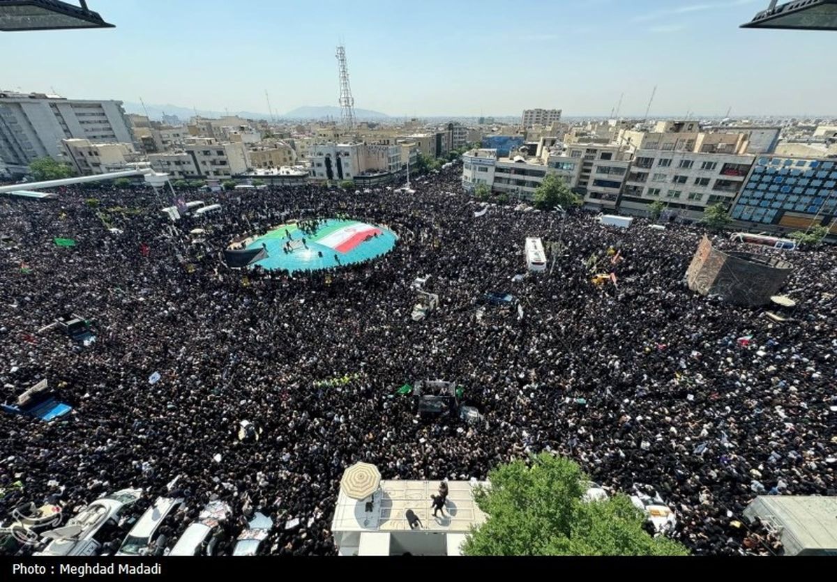 بازتاب حضور انبوه در تشییع آیت‌الله رئیسی در رسانه‌های انگلیسی