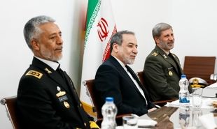 میزبانی عراقچی از فرماندهان ارشد ارتش ایران