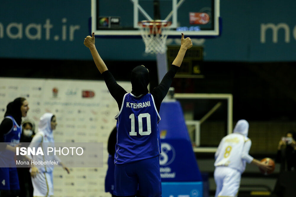 سلام نظامی دختران بسکتبالیست زیر ۱۶ سال ایران قبل از بازی