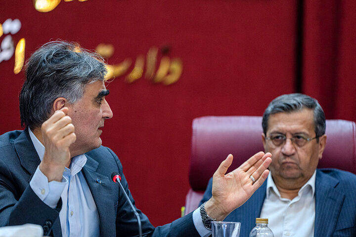 فرزین: بازار فوروارد و سلففروشی ارز را راهاندازی خواهیم کرد